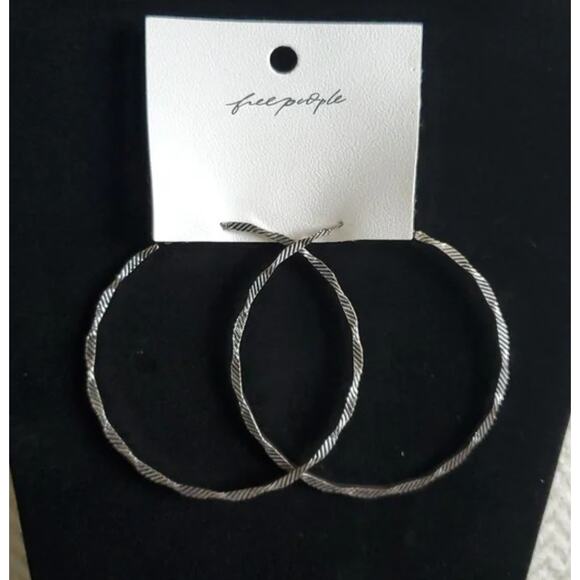 NWT $38 Free People Silver Twisted Hoop Earrings Large - Picture 1 of 4